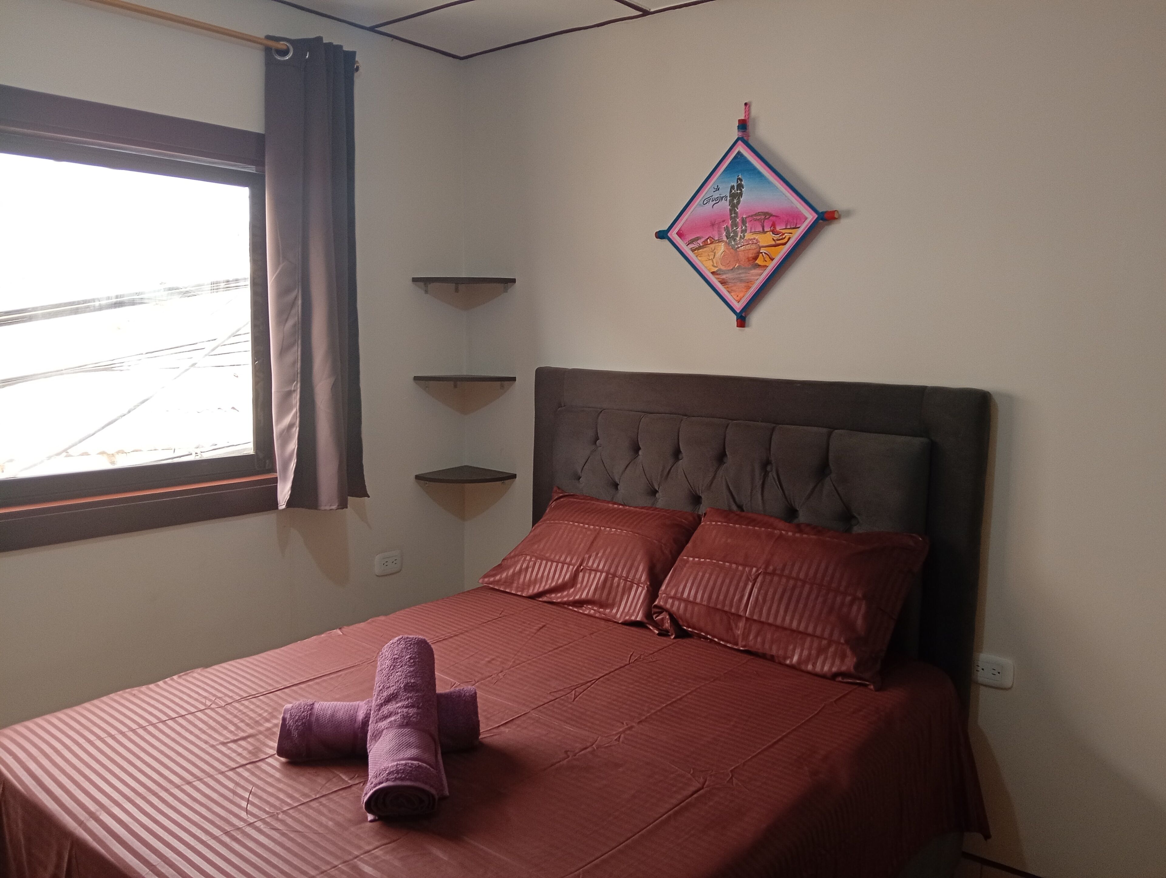 Ropa de cama hipoalergénica, minibar, muebles diferentes y wifi gratis 