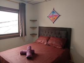 Ropa de cama hipoalergénica, minibar, muebles diferentes y wifi gratis 