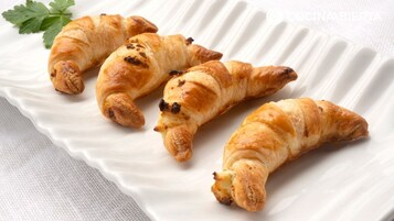 Se ofrece un desayuno continental (15000 COP por persona)