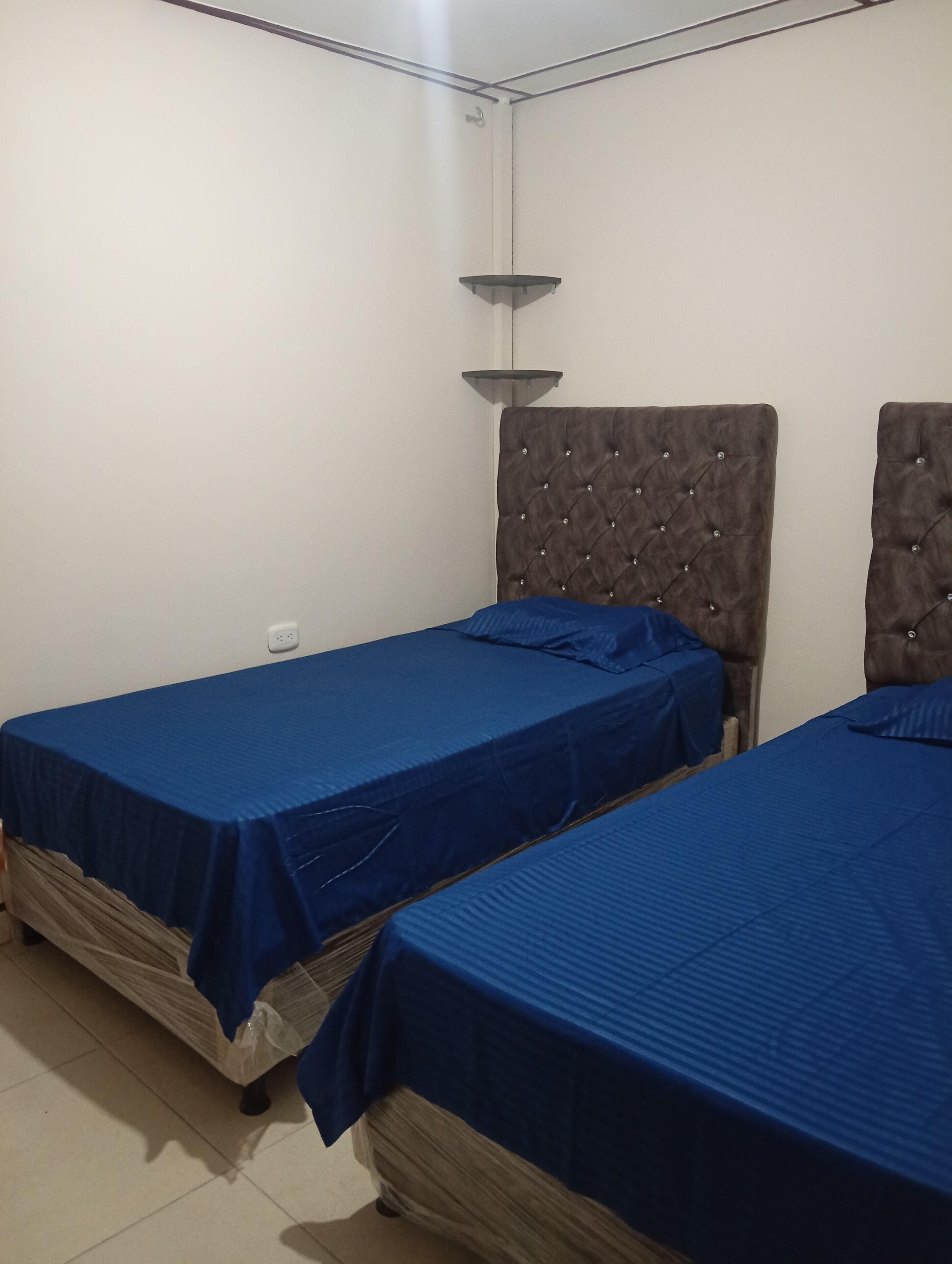 Habitación Confort con 2 camas individuales | Ropa de cama hipoalergénica, minibar, mobiliario individual