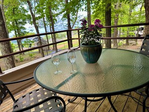 Outdoor dining - Premiere Two bedroom getaway Slope Side Wintergreen Resort Condo (Wintergreen)