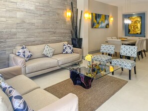 Living area - Beautiful rooftop unit w/ private pool - steps away from Playa's gorgeous beach! (Playa del Carmen)