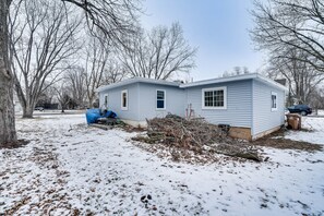 Exterior - Steps to St Croix River! Charming Lakeland Home (Lakeland)