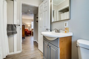 Hair dryer, towels - Steps to St Croix River! Charming Lakeland Home (Lakeland)