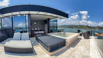 Deluxe Room | Terrace/patio