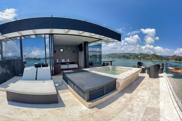 Deluxe Room | Terrace/patio
