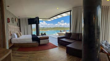 Deluxe Room | Premium bedding, down comforters, minibar, in-room safe