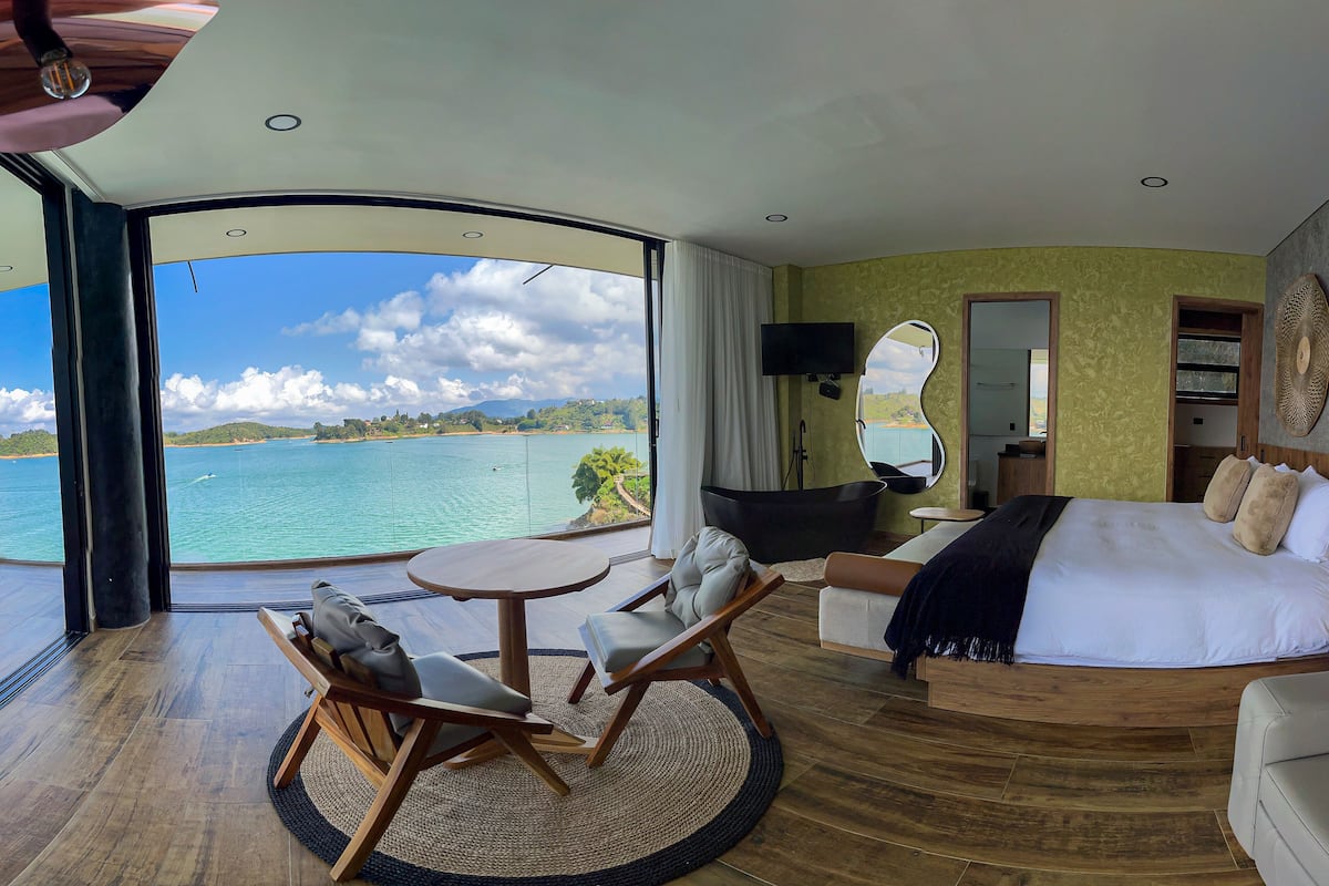Superior Room, Lake View