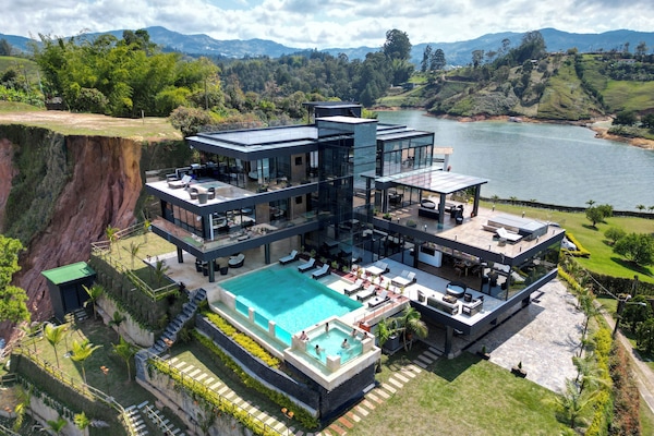 Façade de lâhĂ©bergement