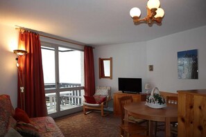 Living area - 50m from ski slopes, 3rd floor, balcony, tv, ski locker, 36m², Les Orres (Les Orres)