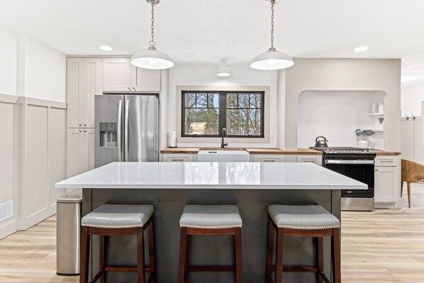 Fridge, microwave, oven, stovetop - Quiet Rural Escape – Updated Home on 2 Acres w/ Fire Pit (Red Wing)