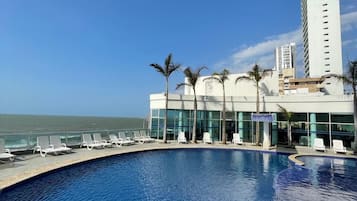 2 outdoor pools