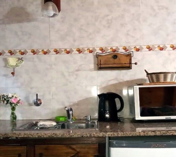 Stuga | Eget kök | Minikylskåp, mikrovågsugn, spishäll och diskmaskin