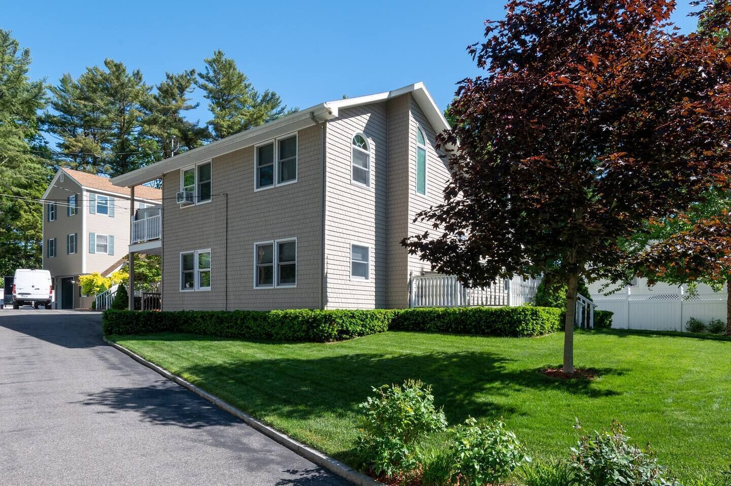 Spacious 4BR Retreat -Hot Tub and Beachy Backyard!