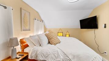 3 bedrooms, desk, iron/ironing board, WiFi