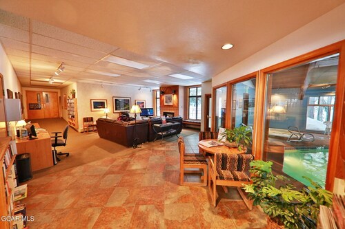 Spacious 3Bed condo 5 min from Winter Park, walk 2 Town & steps from bus stop!