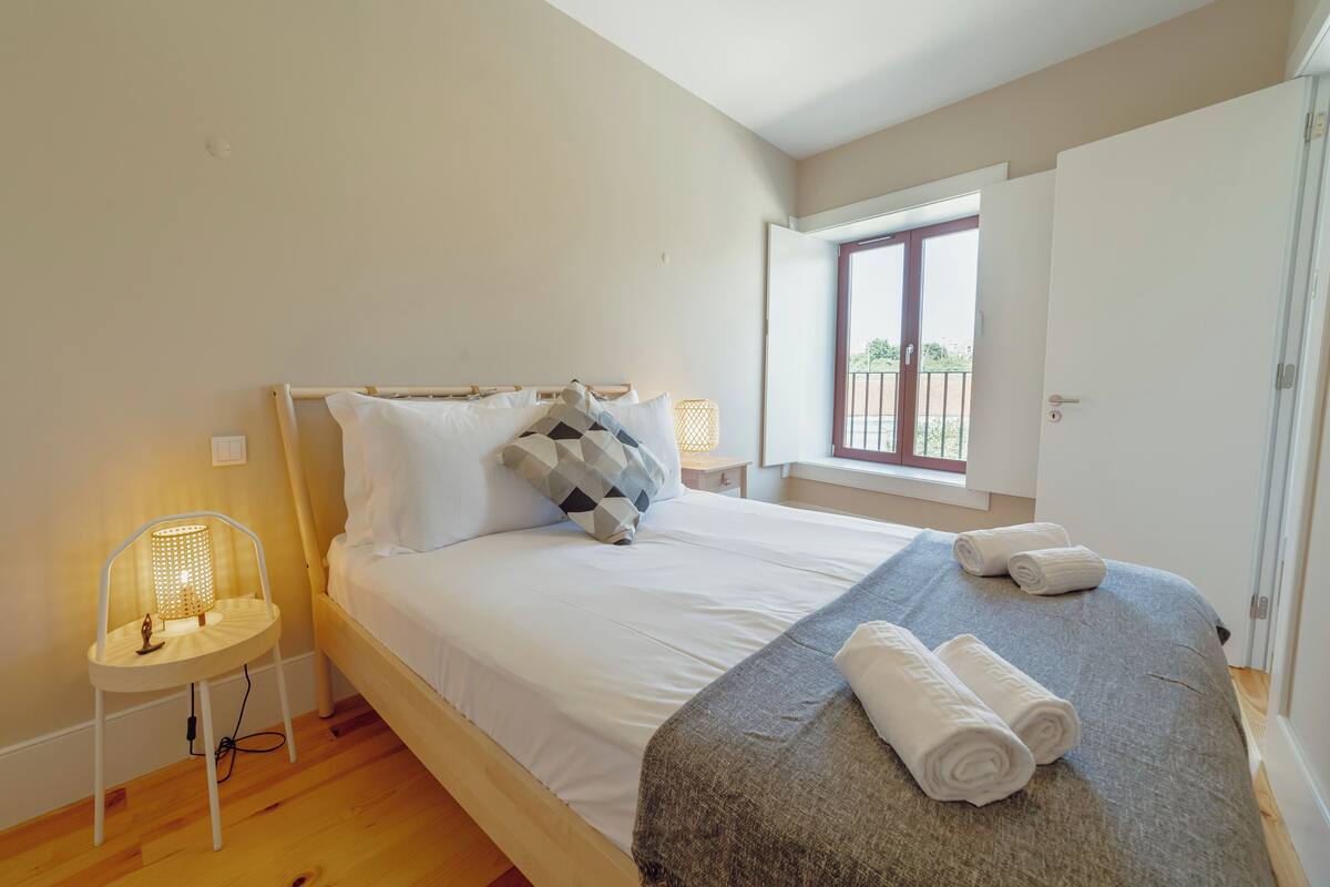 Premium Apartment | Iron/ironing board, free WiFi