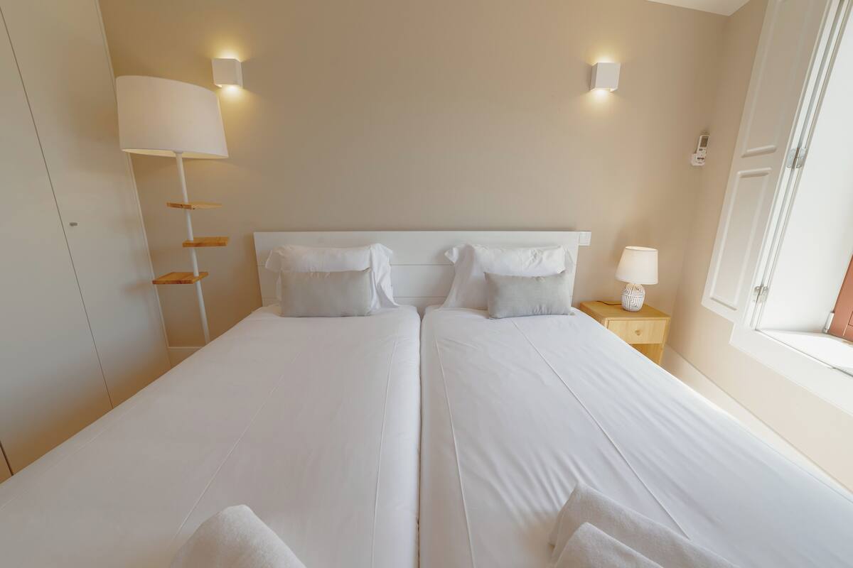 Premium Duplex | Iron/ironing board, free WiFi