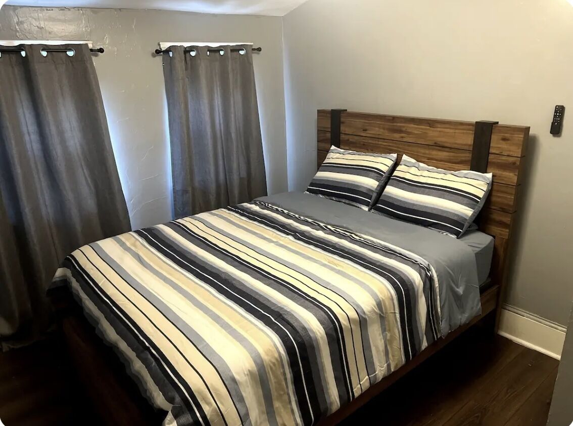 4 bedrooms, iron/ironing board, WiFi, bed sheets