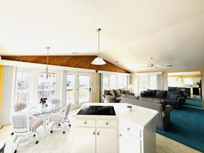 Interior - Water Front 3B/3B Short Walk to the Beach (Surf City)