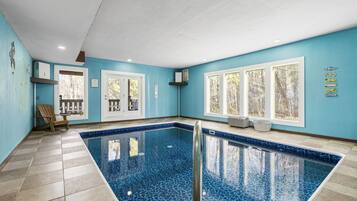 Piscina interna, piscina aquecida