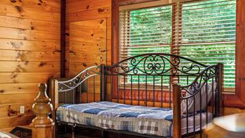 5 bedrooms, iron/ironing board, free WiFi, bed sheets