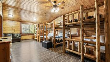 5 Schlafzimmer, Bügeleisen/Bügelbrett, kostenloses WLAN, Bettwäsche