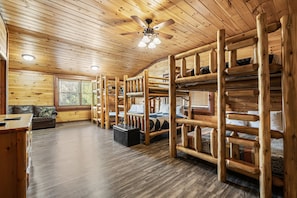 5 bedrooms, iron/ironing board, free WiFi, bed sheets - Indoor Pool Fun Cozy Cabin for the Whole Family (Cosby)