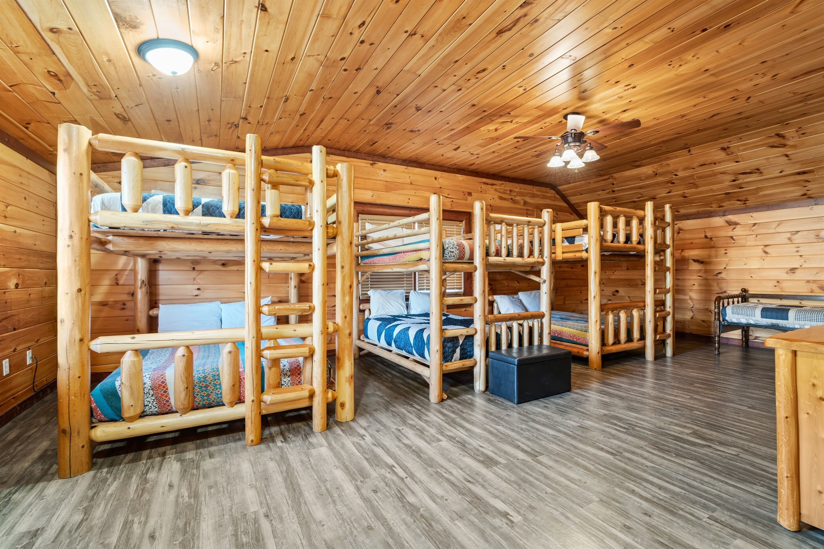 5 quartos, ferros/tábuas de passar roupa, Wi-Fi de cortesia