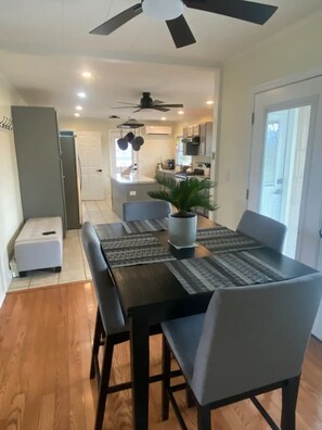 Dining - Private/Secluded 4 Bdrm with HotTub & Steam Shower (Saugerties)