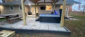 Private/Secluded 4 Bdrm with HotTub & Steam Shower