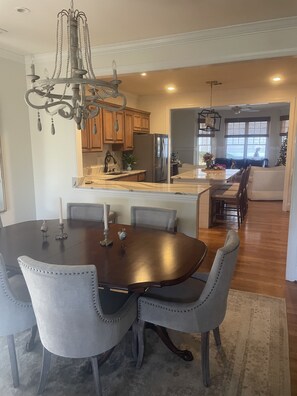 Dining - INCREDIBLE 4,000 SQ FT GEM NESTLED IN REYNOLDS LAKE OCONEE WITH GOLF COURSE VIEW (Greensboro)