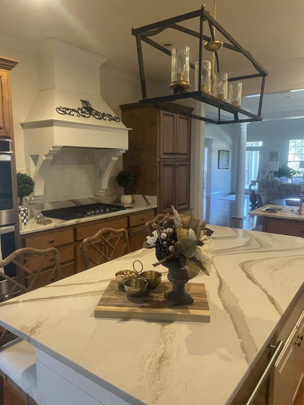 Microwave, dishwasher