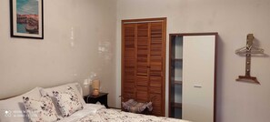 2 bedrooms, iron/ironing board, free WiFi, bed sheets