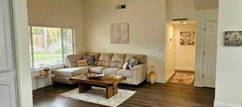 Central Valley Charming Retreat. Free parking. Pet-Friendly!