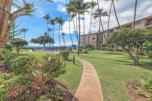 Property grounds - New Luxury Oceanfront Condo ★ Amazing 180° Ocean Views ★ Top-Floor Corner-Unit (Wailuku)