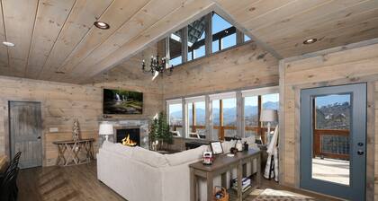 Luxury 3-story cabin! MTN Views Hot Tub, Game Room, Fire Pit, Book Spring Break!