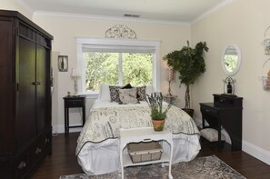 4 bedrooms, WiFi, bed sheets