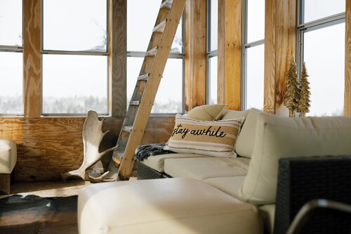 Your Adventure! 360° Mountaintop Views / Off-Grid Retreat on 300 Acres