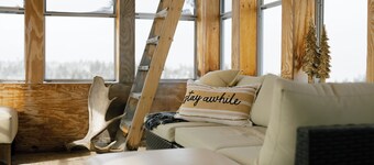 Your Adventure! 360° Mountaintop Views / Off-Grid Retreat on 300 Acres