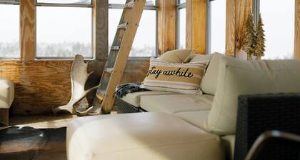 Your Adventure! 360° Mountaintop Views / Off-Grid Retreat on 300 Acres