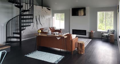 The Cabin At Keuka Lake-Great Views overlooking the Lake!