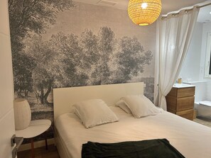 4 bedrooms, iron/ironing board, free WiFi