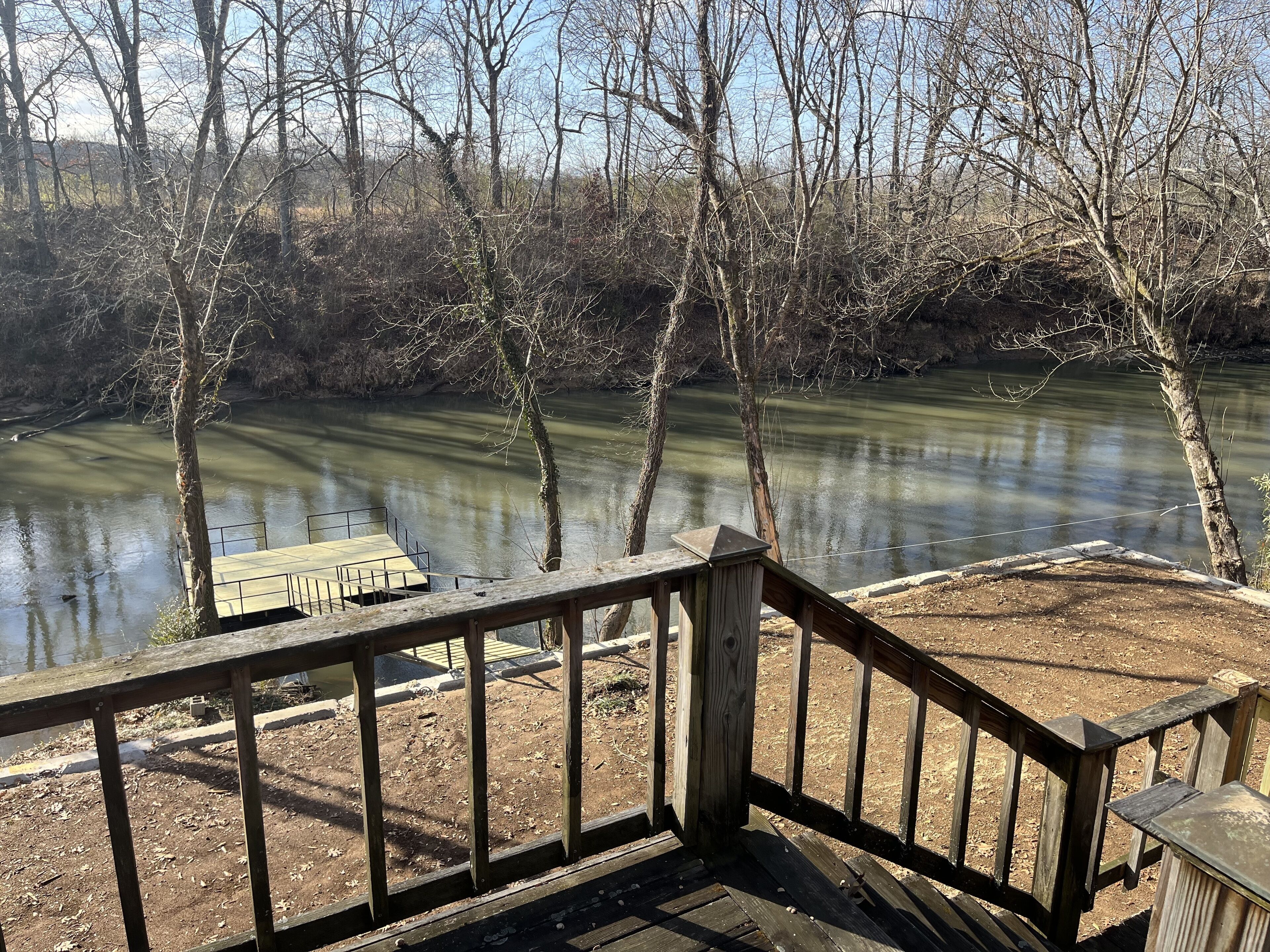 Rainbow Island Retreat! On the Little Red River. Catch trout from the dock.