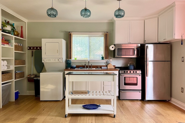 KĂŒhlschrank, Mikrowelle, Ofen, Herdplatte