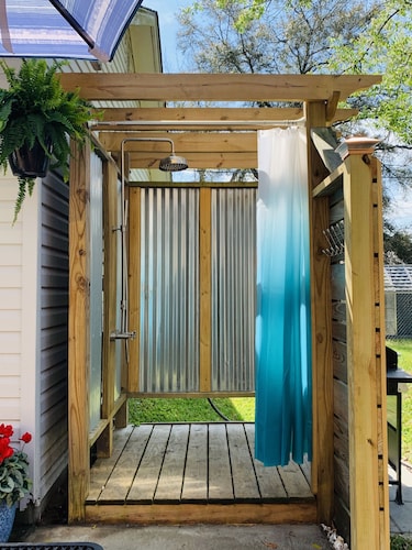 Private Detached Guest House Close to Historic Charleston