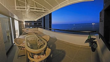 Luxury Apartment | Outdoor dining