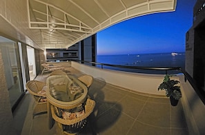 Apartamento de lujo | Restaurante al aire libre