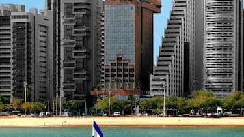 鄰近海灘