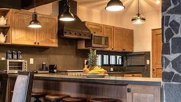 Casa exclusiva | Cocina privada | Frigorífico grande, microondas, horno y lavavajillas